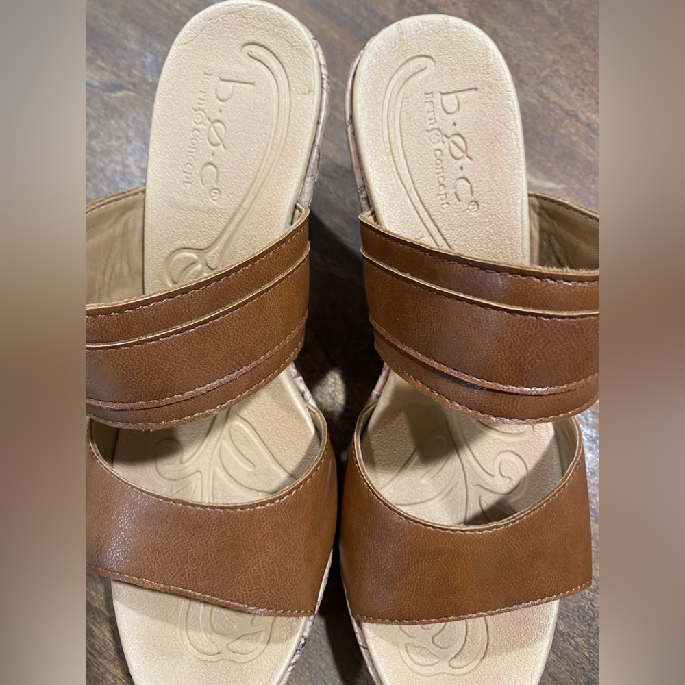 Born wedge sandals, tan size 9. Super comfortable!!!!